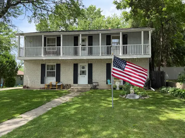 1506 E Main St, Watertown, WI 53094