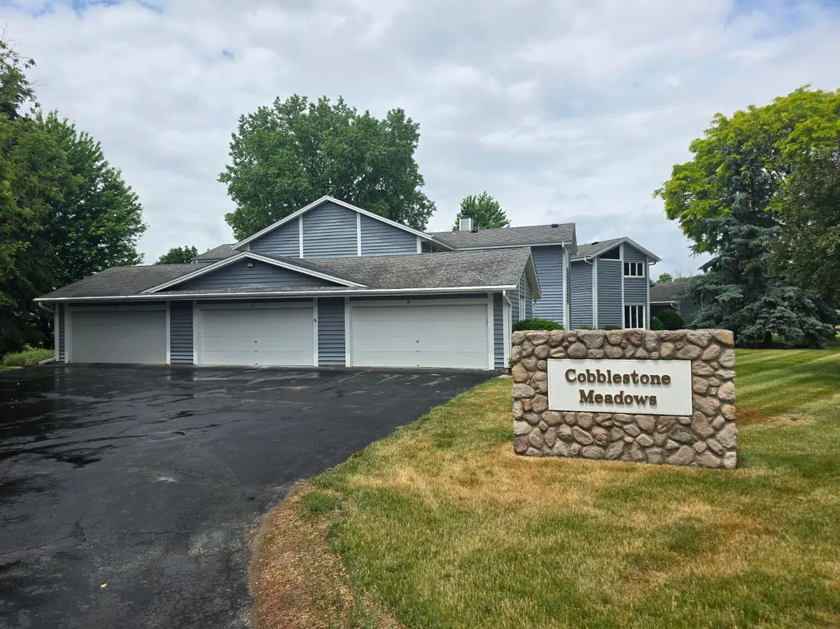 W157N11457 Hilbert Ln, Germantown, WI 53022 - #1