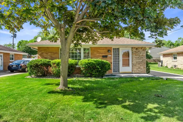 7024 W Lakefield Dr, Milwaukee, WI 53219