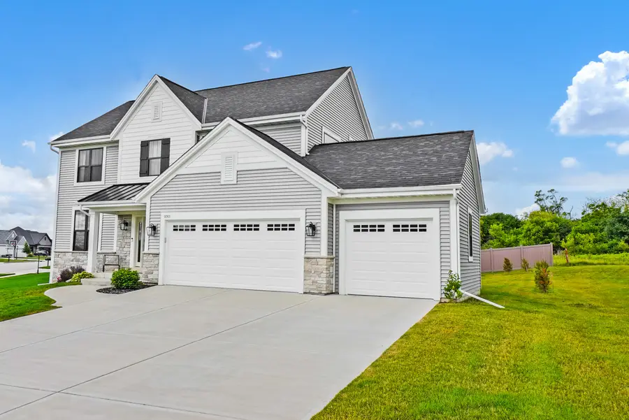 3741 Howell Oaks Dr, Waukesha, WI 53188 - #2