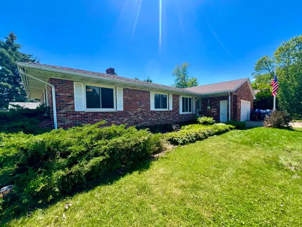 1216 Pinecrest Ln, Onalaska, WI 54650