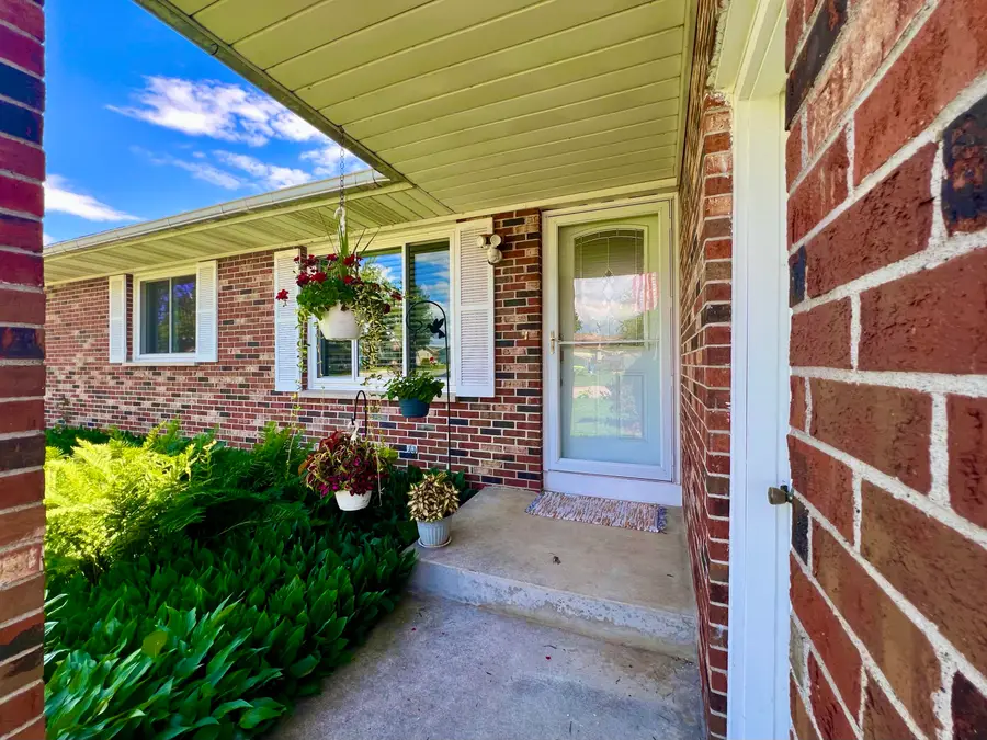 1216 Pinecrest Ln, Onalaska, WI 54650 - #2