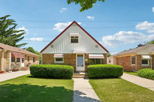 5740 N Dexter Ave, Glendale, WI 53209
