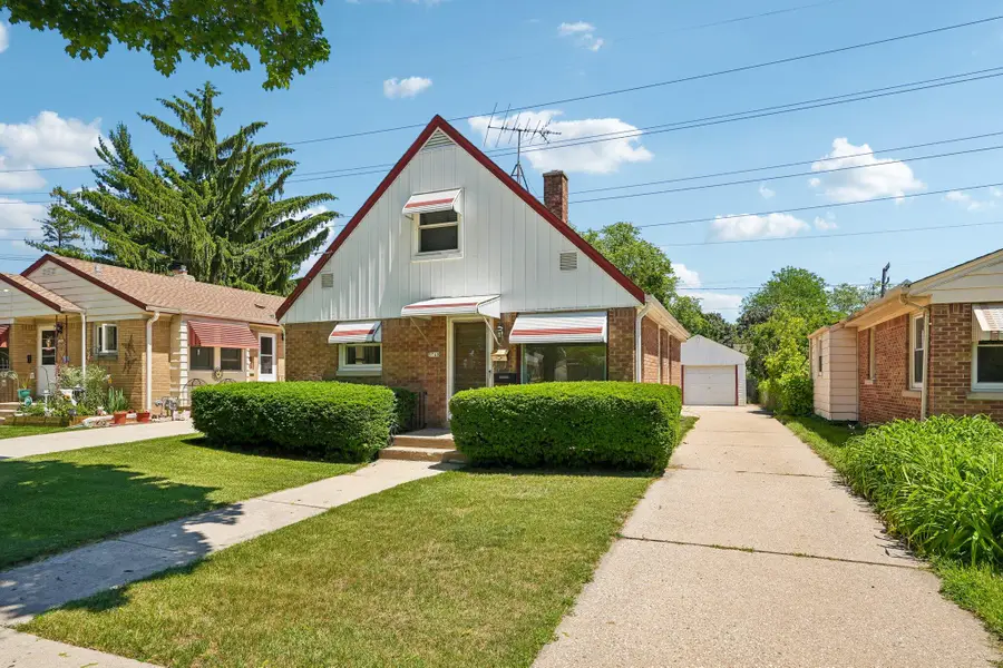 5740 N Dexter Ave, Glendale, WI 53209 - #2