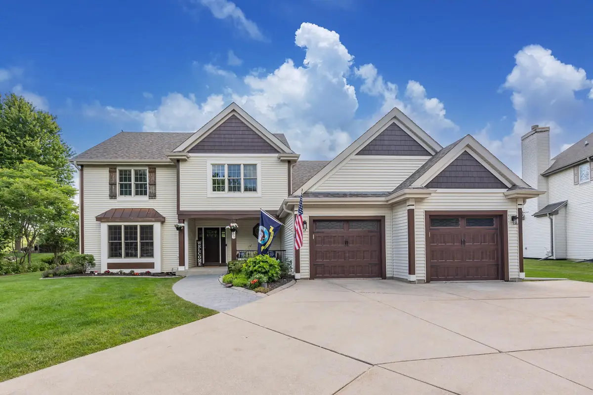 309 Woodlands Ct, Hartland, WI 53029 - #1