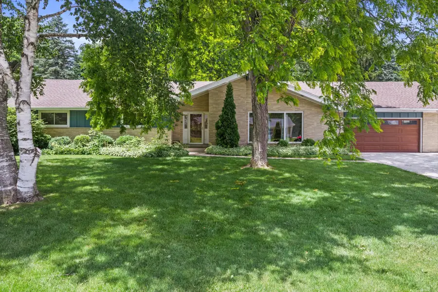 6269 Parkview Rd, Greendale, WI 53129 - #2