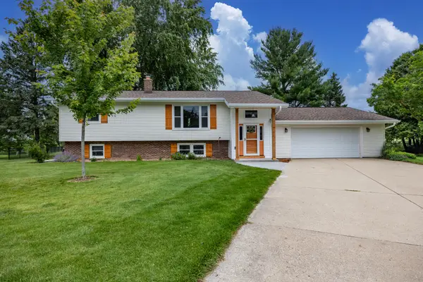 918 Sunset Ln, Horicon, WI 53032