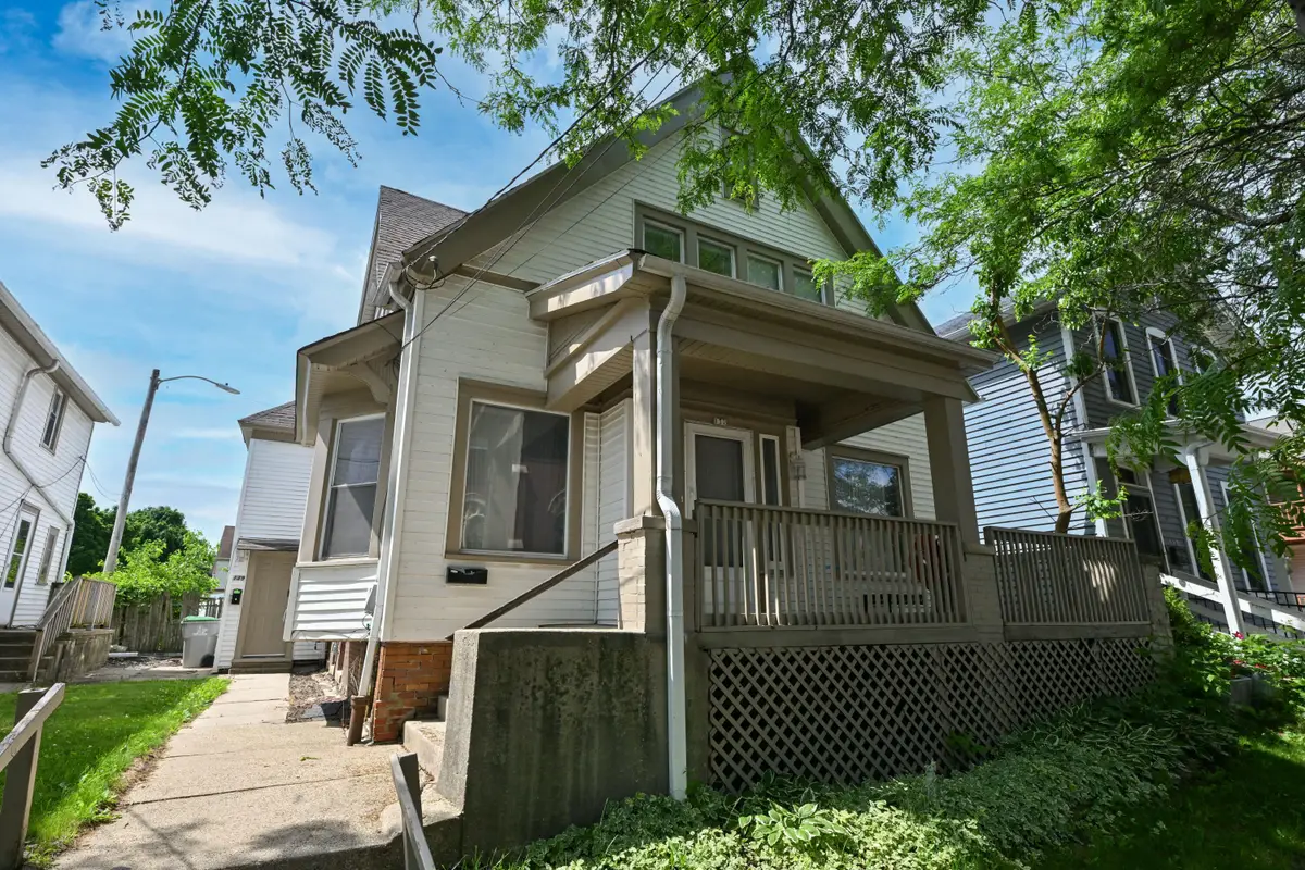 137-39 E Garfield Ave, Milwaukee, WI 53212 - #1