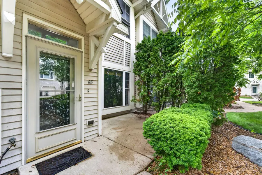 6195 Walnut Ln, Cudahy, WI 53110 - #3