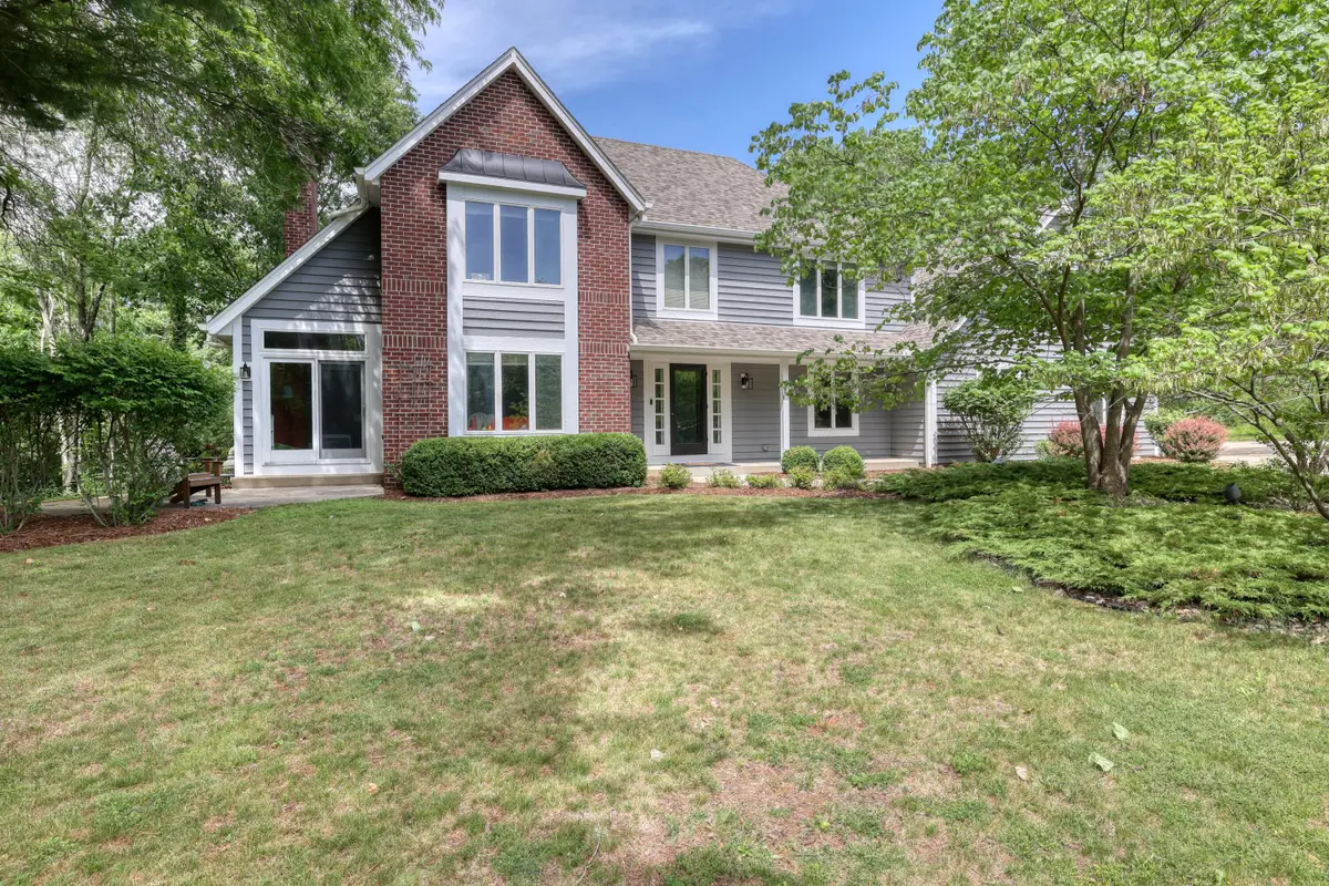 1248 N Lost Woods Rd, Summit, WI 53066 - #1