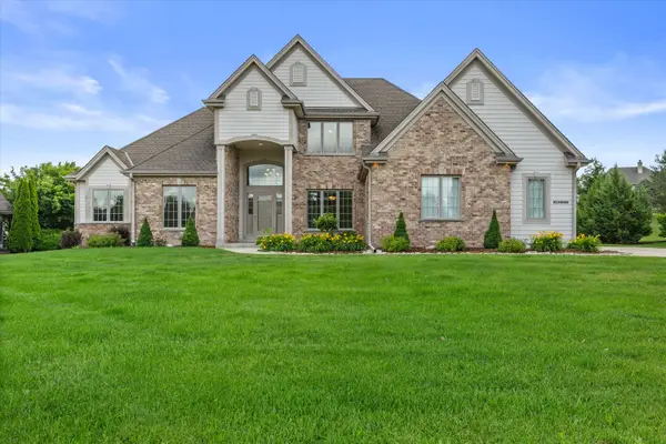 W218N5466 Taylors Woods Dr, Menomonee Falls, WI 53051