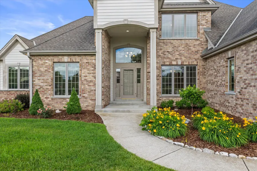 W218N5466 Taylors Woods Dr, Menomonee Falls, WI 53051 - #3