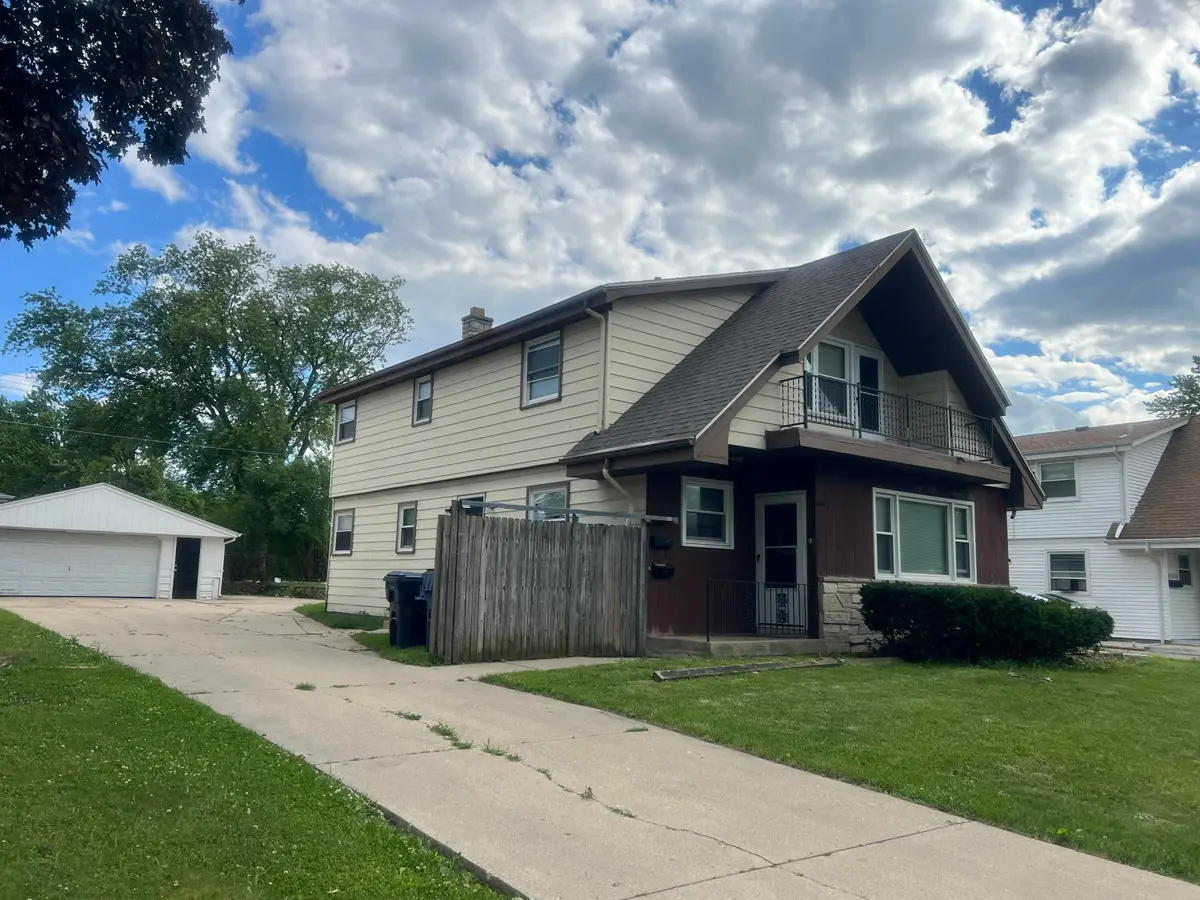 8915-8915A W Carmen Ave, Wisconsin Dells, WI 53225 - #1