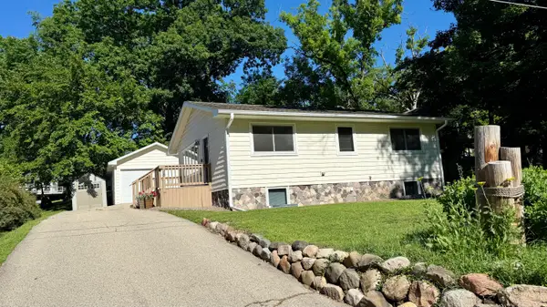 38 Oakwood St, Williams Bay, WI 53191