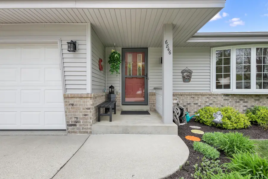 6846 S Juniper Ct, Oak Creek, WI 53154 - #2
