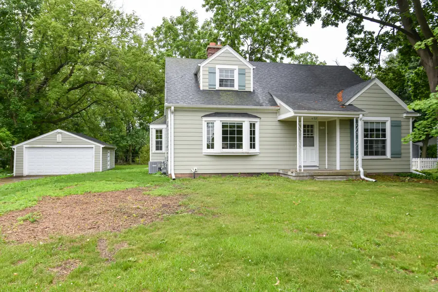 6701 W Howard Ave, Milwaukee, WI 53220 - #2