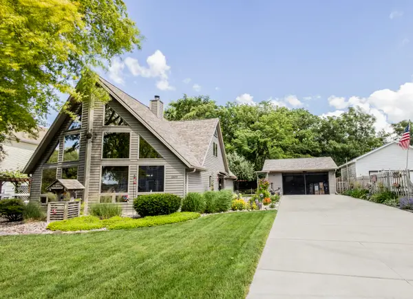 33197 S Lakeshore Dr, Burlington, WI 53105