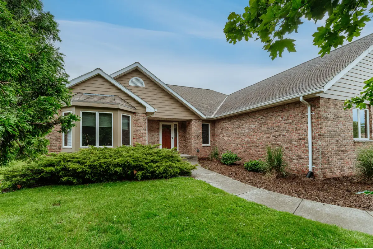 W270N2568 Orchard Ln, Pewaukee, WI 53072 - #1
