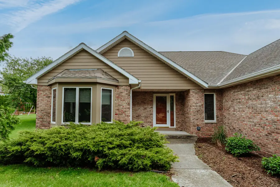 W270N2568 Orchard Ln, Pewaukee, WI 53072 - #2