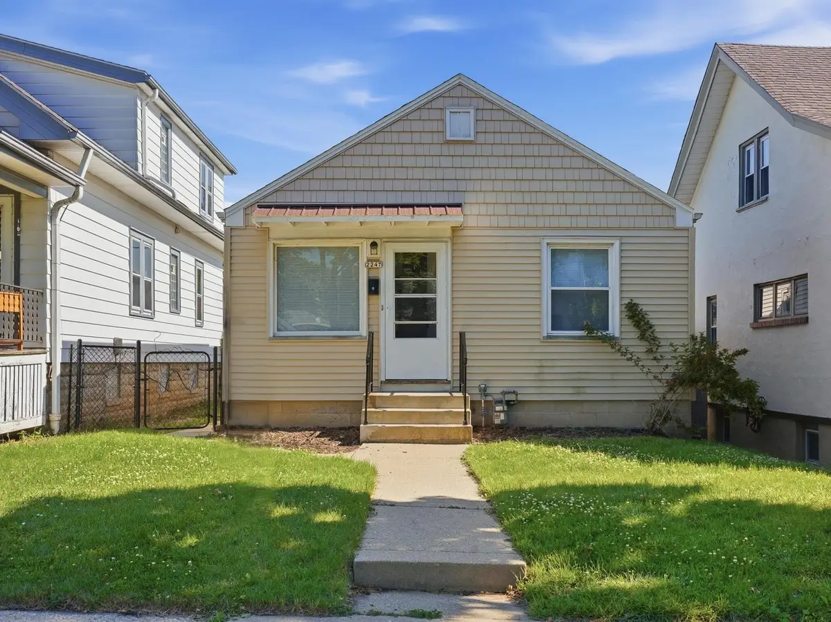 2247 E Vollmer Ave, Milwaukee, WI 53207 - #1