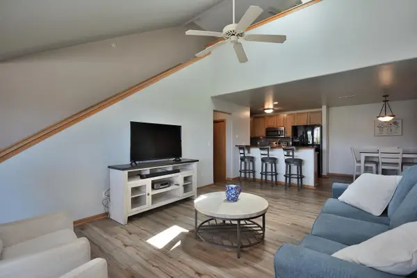 2955 W Drexel Ave, Franklin, WI 53132