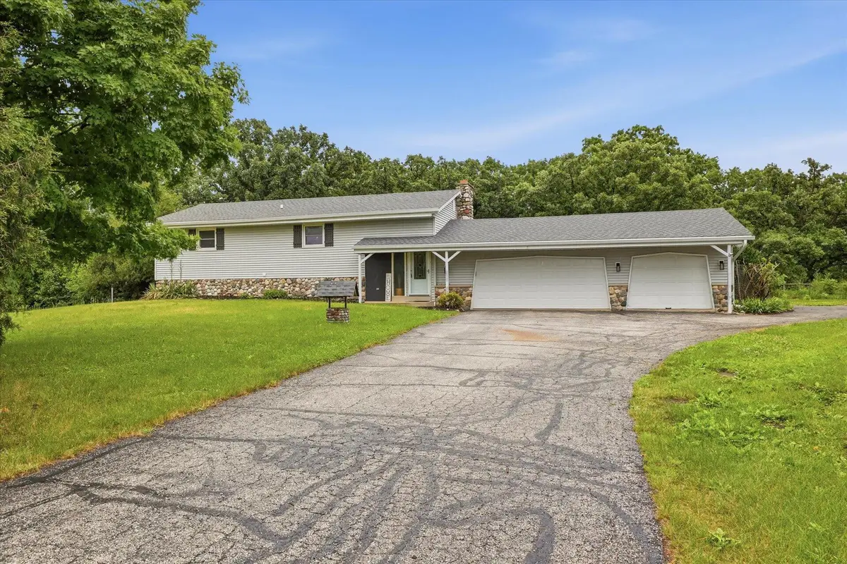 W362S10050 Lewin Ln, Eagle, WI 53119 - #1