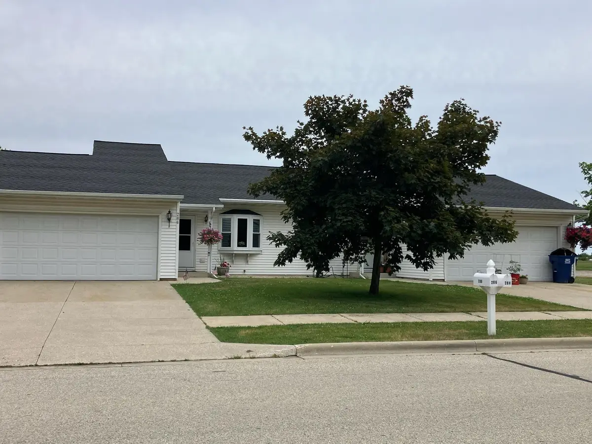 284 Martin Dr, Fredonia, WI 53021 - #1