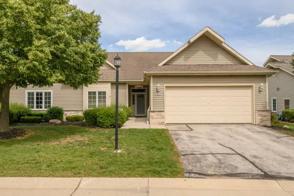 5394 S Butterfield Way, Greenfield, WI 53221