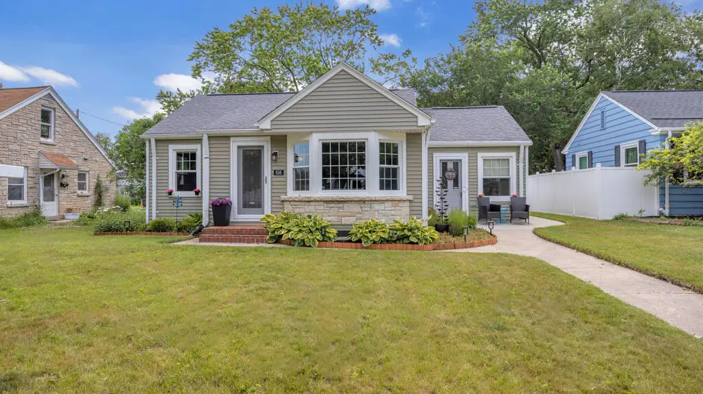 656 N Montgomery St, Port Washington, WI 53074 - #1