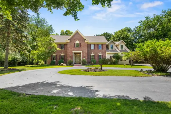 W310N6685 Caddy Ct, Merton, WI 53029