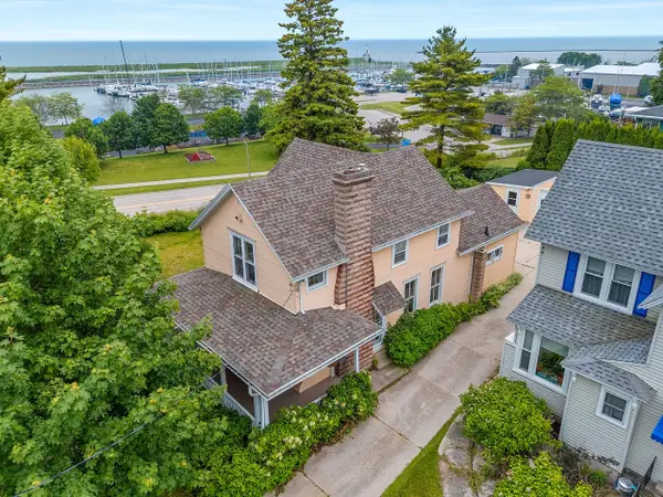315 Park St, Manitowoc, WI 54220