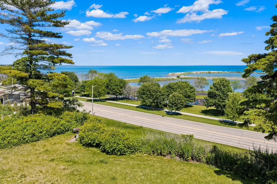 315 Park St, Manitowoc, WI 54220 - #2