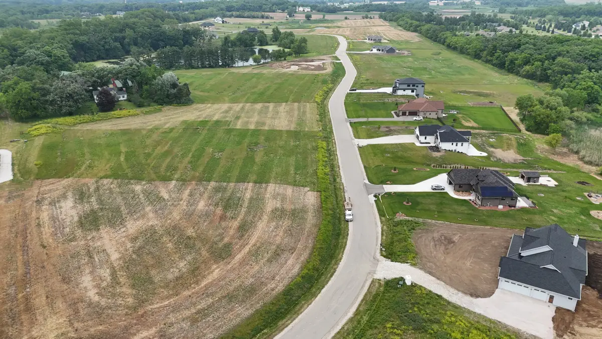 440 Beere Ln, Rochester, WI 53105 - #1