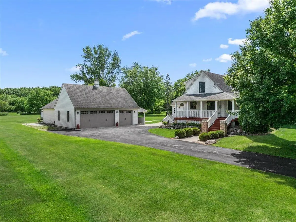 N104W16269 Donges Bay Rd, Germantown, WI 53022 - #1
