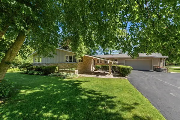 8909 N Maitland Rd, Bayside, WI 53217