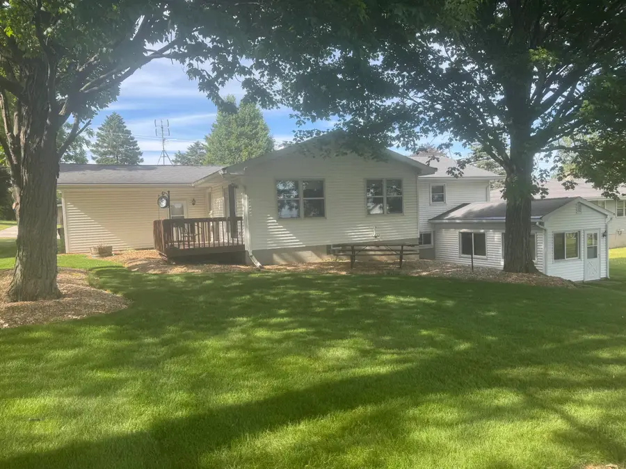 629 Summit St, Plymouth, WI 53073 - #2