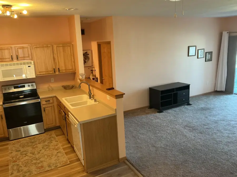 6846 102nd St, Pleasant Prairie, WI 53158 - #3