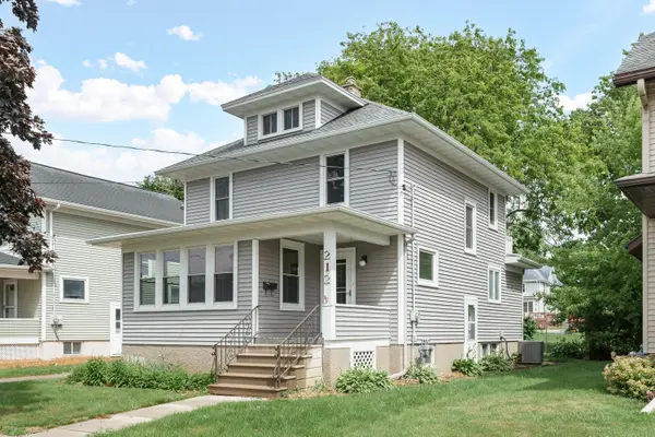 212 James St, Beaver Dam, WI 53916