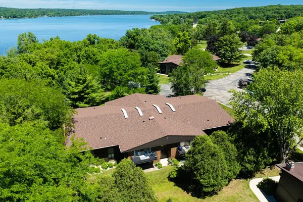 22 Zurich Ct, Geneva, WI 53147