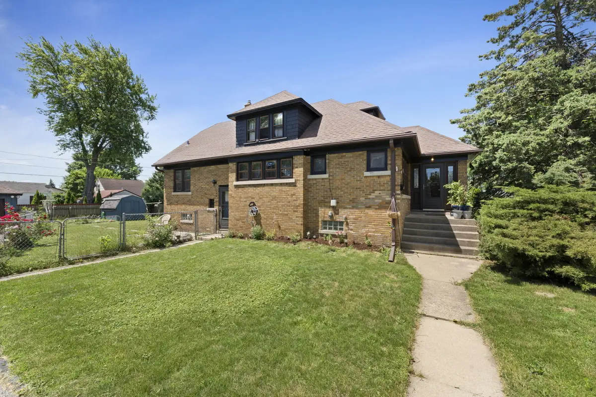 2719 E Holmes Ave, Cudahy, WI 53110 - #1