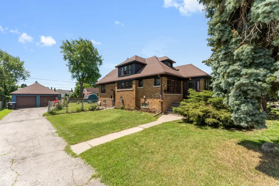 2719 E Holmes Ave, Cudahy, WI 53110 - #3