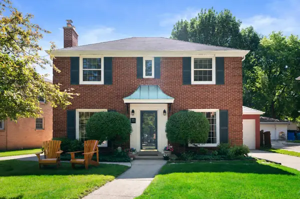 4652 N Wildwood Ave, Whitefish Bay, WI 53211