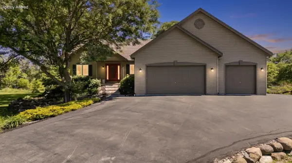 21604 W Bonnie Ln, Lannon, WI 53046