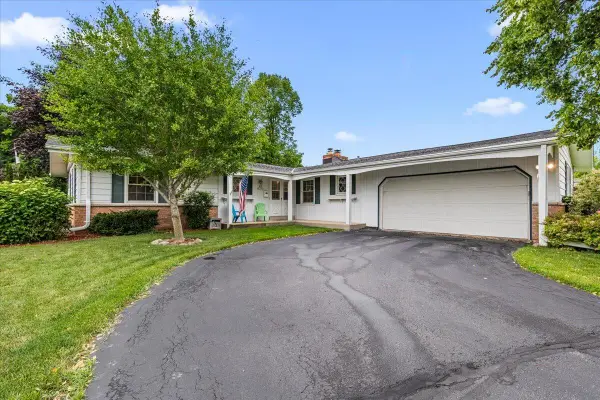N90W17761 St Stevens Dr, Menomonee Falls, WI 53051