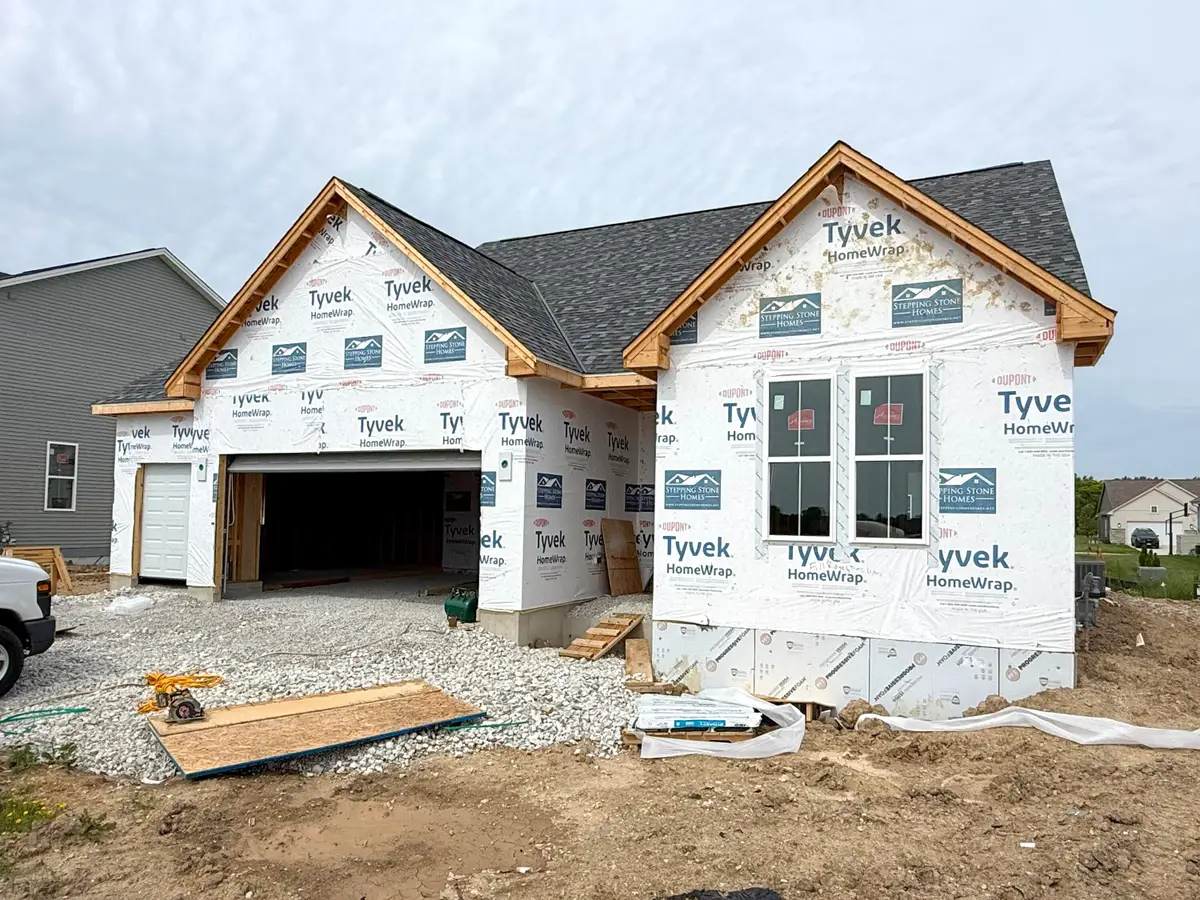 3700 Bishops Cap Dr, Caledonia, WI 53126 - #1