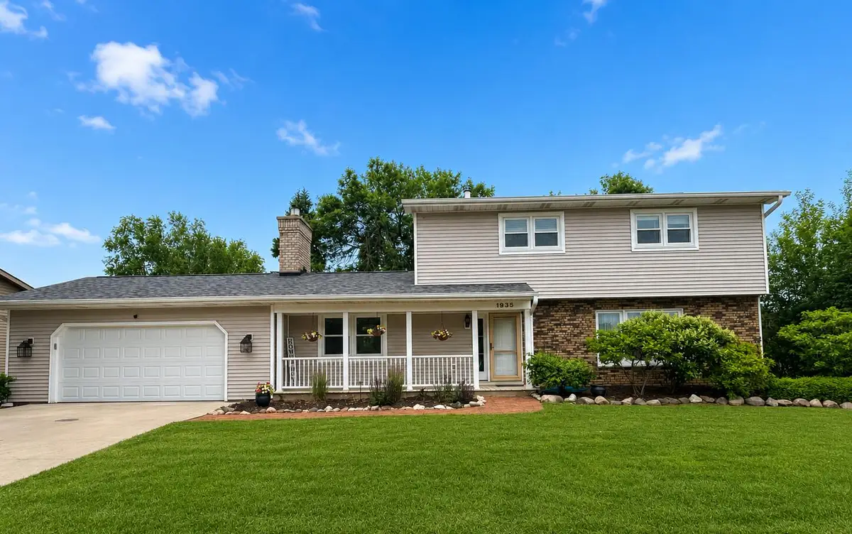 1935 Cliffview Ct, Oshkosh, WI 54901 - #1