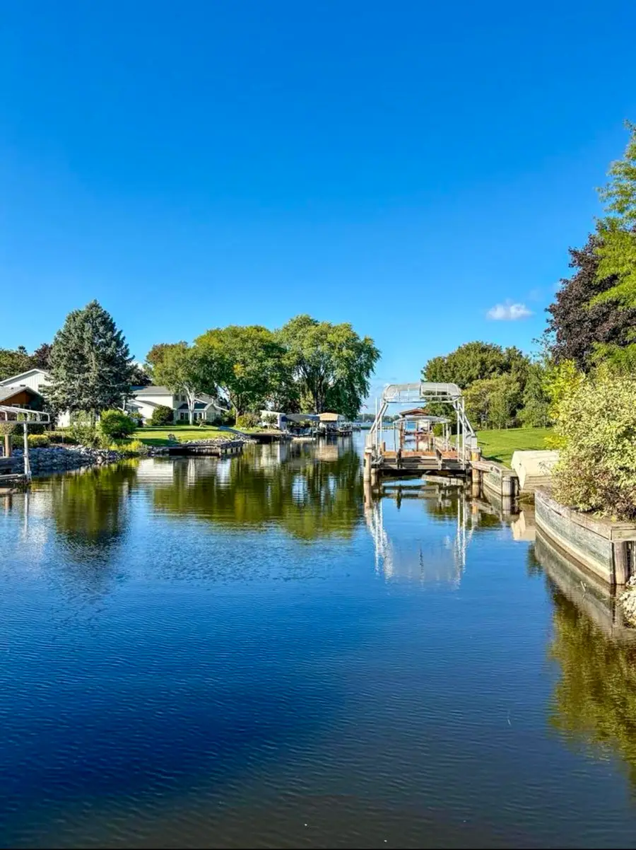 1935 Cliffview Ct, Oshkosh, WI 54901 - #2