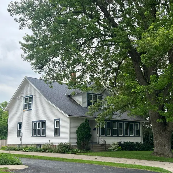 330 Zion St, Hartland, WI 53029