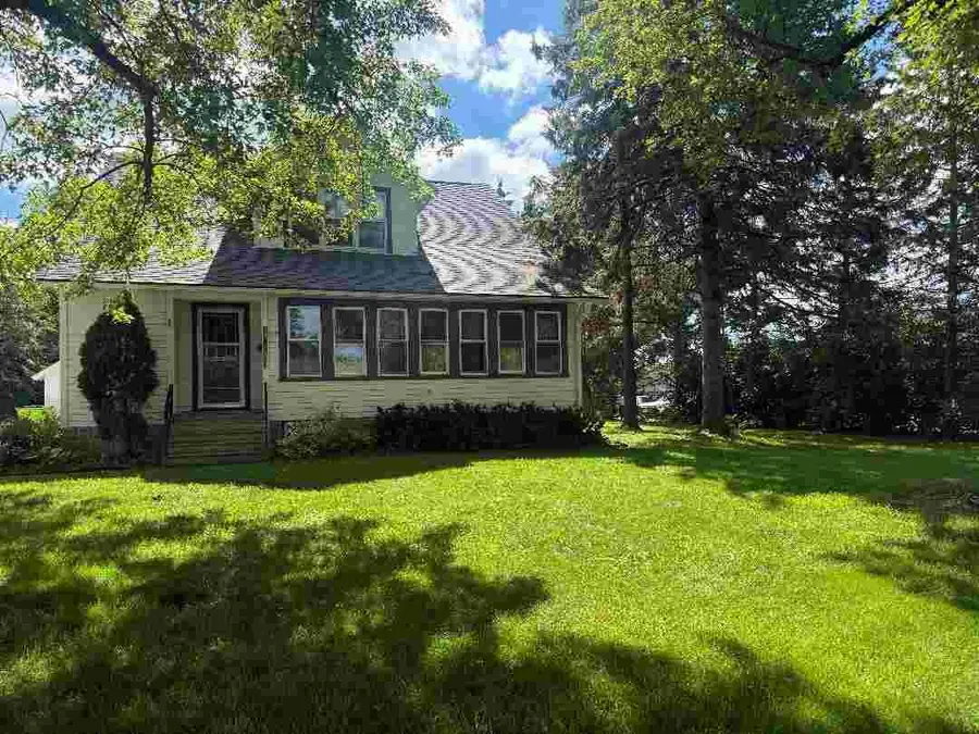 330 Zion St, Hartland, WI 53029 - #2