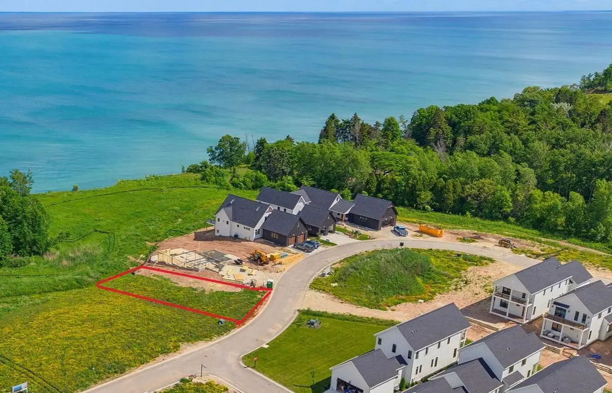 1204 Shieling Ln, Port Washington, WI 53074 - #1